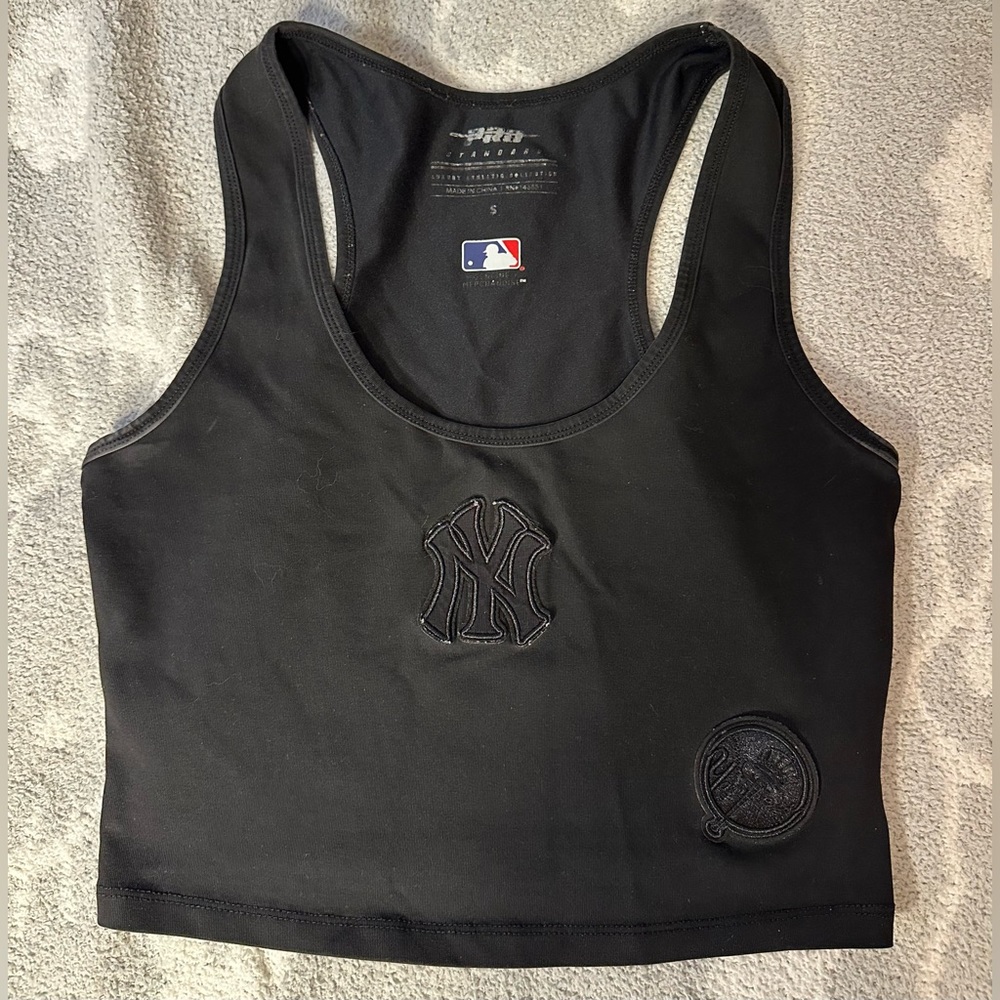 Women’s MLB Yankees Pro Standard Black Fitted Cropped tank top size small